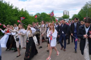 Przemarsz norweskich studentów UMB z okazji Święta Niepodległości Norwegii