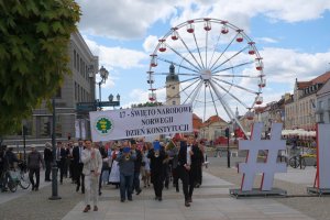 Przemarsz norweskich studentów UMB z okazji Święta Niepodległości Norwegii