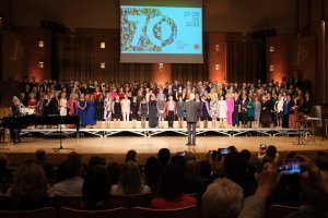 Pieśnią jubileuszową autorstwa Rene Clausena Chór UMB rozpoczął uroczystość jubileuszu 70-lecia istnienia Pieśnią jubileuszową autorstwa Rene Clausena Chór UMB rozpoczął uroczystość jubileuszu 70-lecia istnienia