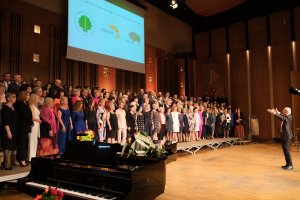 Pieśnią jubileuszową autorstwa Rene Clausena Chór UMB rozpoczął uroczystość jubileuszu 70-lecia istnienia Pieśnią jubileuszową autorstwa Rene Clausena Chór UMB rozpoczął uroczystość jubileuszu 70-lecia istnienia