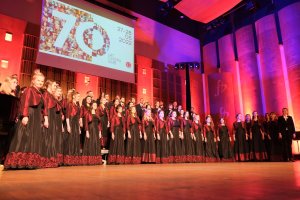 Pieśnią jubileuszową autorstwa Rene Clausena Chór UMB rozpoczął uroczystość jubileuszu 70-lecia istnienia Pieśnią jubileuszową autorstwa Rene Clausena Chór UMB rozpoczął uroczystość jubileuszu 70-lecia istnienia