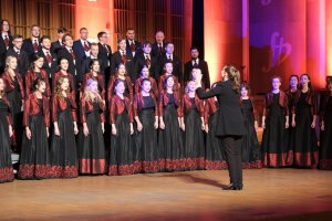 Pieśnią jubileuszową autorstwa Rene Clausena Chór UMB rozpoczął uroczystość jubileuszu 70-lecia istnienia Pieśnią jubileuszową autorstwa Rene Clausena Chór UMB rozpoczął uroczystość jubileuszu 70-lecia istnienia