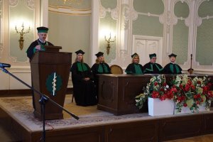 Absolwenci farmacji UMB uroczyście odebrali dyplomy