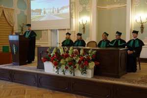 Absolwenci farmacji UMB uroczyście odebrali dyplomy