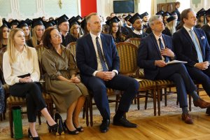 Absolwenci farmacji UMB uroczyście odebrali dyplomy