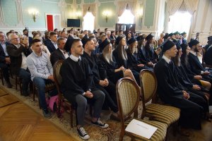 Absolwenci farmacji UMB uroczyście odebrali dyplomy