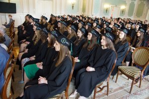 Absolwenci farmacji UMB uroczyście odebrali dyplomy