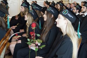 Absolwenci farmacji UMB uroczyście odebrali dyplomy