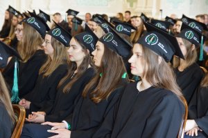 Absolwenci farmacji UMB uroczyście odebrali dyplomy