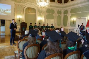 Absolwenci farmacji UMB uroczyście odebrali dyplomy