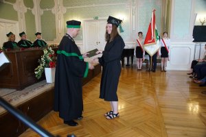 Absolwenci farmacji UMB uroczyście odebrali dyplomy