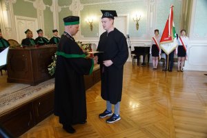 Absolwenci farmacji UMB uroczyście odebrali dyplomy