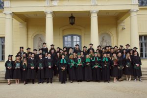 Absolwenci farmacji UMB uroczyście odebrali dyplomy