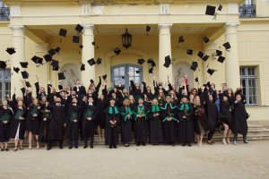 Absolwenci farmacji UMB uroczyście odebrali dyplomy