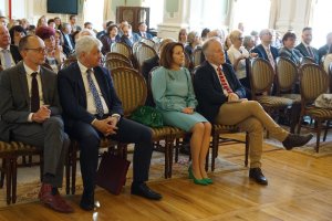 50 lat Kliniki Chirurgii Szczękowo-Twarzowej i Plastycznej 50 lat Kliniki Chirurgii Szczękowo-Twarzowej i Plastycznej