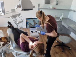 Studenci i studentki Technik Dentystycznych i kierunku Lekarsko – Dentystycznego korzystają ze wsparcia z zakresu CAD/CAM