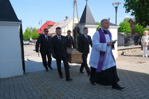 Pogrzeb prof. Tadeusza Januszko, byłego rektora AMB, nabożeństwo w kościele w Supraślu, fot. Wojciech Więcko