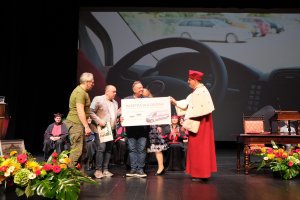 Wspólnota Akademicka UMB podarowała karetkę dla szpitala we Lwowie