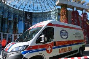 Wspólnota Akademicka UMB podarowała karetkę dla szpitala we Lwowie