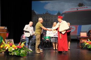 Wspólnota Akademicka UMB podarowała karetkę dla szpitala we Lwowie