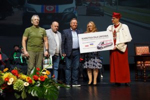 Wspólnota Akademicka UMB podarowała karetkę dla szpitala we Lwowie