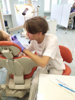 Licealiści odwiedzili Zakład Stomatologii Zachowawczej UMB