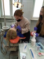 Licealiści odwiedzili Zakład Stomatologii Zachowawczej UMB
