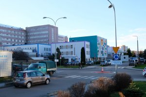 W UDSK zakończyła się modernizacja elewacji niskich budynków szpitala