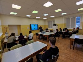 O fizyce licealistom opowiadali pracownicy Zakładu Biofizyki