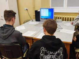 O fizyce licealistom opowiadali pracownicy Zakładu Biofizyki