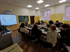 O fizyce licealistom opowiadali pracownicy Zakładu Biofizyki