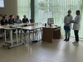 Kolejna edycja warsztatów studentów kierunku Farmacja i członków Klubu Seniora 60+ Kolejna edycja warsztatów studentów kierunku Farmacja i członków Klubu Seniora 60+