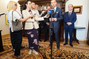 Czeki na 25 mln złotych otrzymał od Ministra Zdrowia Uniwersytecki Szpital Kliniczny w Białymstoku