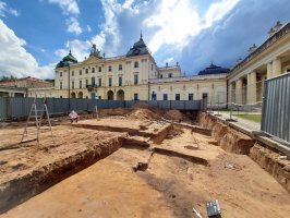 Badania archeologiczne na dziedzińcu Pałacu Branickich, 2023 rok. Fot. Michał Dziób