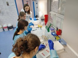 „Oznaczanie grup krwi w układzie ABO i Rh” było tematem warsztatów zrealizowanych w ramach projektu „Biologia i Chemia po akademicku 2” „Oznaczanie grup krwi w układzie ABO i Rh” było tematem warsztatów zrealizowanych w ramach projektu „Biologia i Chemia po akademicku 2”