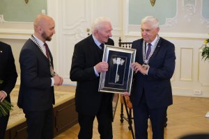 Profesor Marian Szamatowicz odebrał tytuł Honorowego Obywatela Białegostoku