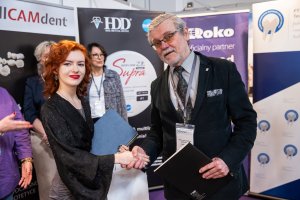 Aleksandra Niewęgłowska zdobywczynią 1 miejsca na konkursie Korona na 5+ na Targach KRAKDENT II