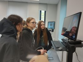 Wizyta I LO w Ostrołęce w Centrum Symulacji Medycznej i Zakładzie Chemii Fizycznej UMB 