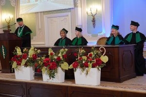 Absolwenci Farmacji UMB 2024 odebrali dyplomy