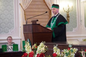 Absolwenci Farmacji UMB 2024 odebrali dyplomy