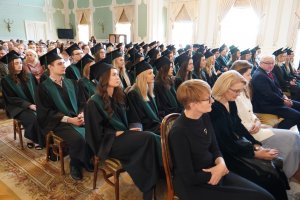 Absolwenci Farmacji UMB 2024 odebrali dyplomy