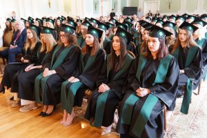 Absolwenci Farmacji UMB 2024 odebrali dyplomy
