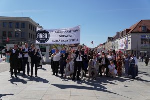 Norwegian Students from the MUB Celebrate Constitution Day