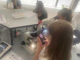 Klasa patronacka bada próbki krwi i szpiku w Zakładzie Diagnostyki Hematologicznej UMB Klasa patronacka bada próbki krwi i szpiku w Zakładzie Diagnostyki Hematologicznej UMB