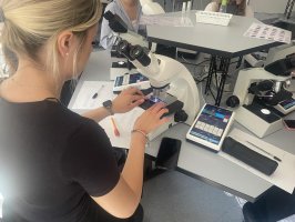 Klasa patronacka bada próbki krwi i szpiku w Zakładzie Diagnostyki Hematologicznej UMB Klasa patronacka bada próbki krwi i szpiku w Zakładzie Diagnostyki Hematologicznej UMB