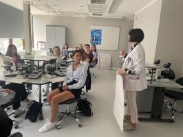 Klasa patronacka bada próbki krwi i szpiku w Zakładzie Diagnostyki Hematologicznej UMB Klasa patronacka bada próbki krwi i szpiku w Zakładzie Diagnostyki Hematologicznej UMB