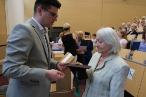 Uroczyste rozdanie dyplomów absolwentom Uniwersytetu Zdrowego Seniora i Uniwersytetu Profilaktyki Psychogeriatrycznej