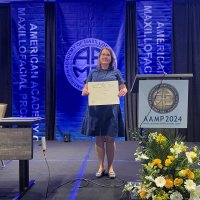 Dr Beata Sawczuk uzyskała Certyfikat Rozpoznawalności Amerykańskiej Akademii Protetyki Szczękowo-Twarzowej