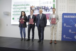 17 studentów UMB ze stypendiami Prezydenta Miasta Białegostoku dla szczególnie uzdolnionych studentów 17 studentów UMB ze stypendiami Prezydenta Miasta Białegostoku dla szczególnie uzdolnionych studentów