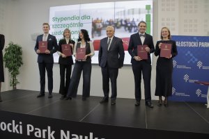 17 studentów UMB ze stypendiami Prezydenta Miasta Białegostoku dla szczególnie uzdolnionych studentów 17 studentów UMB ze stypendiami Prezydenta Miasta Białegostoku dla szczególnie uzdolnionych studentów